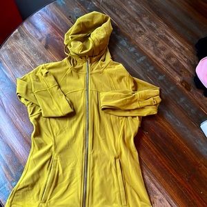 Hooded lululemon define zip jacket EUC - size 10 mustard color